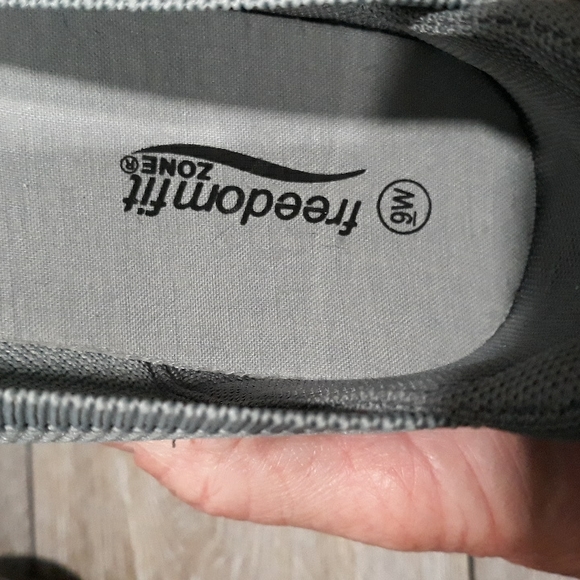 Freedom Fit grey mesh loafers. Mint condition. 9 wide - Picture 10 of 11